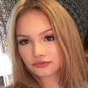 10 Hot Sexy Clementine Sleebos Bikini Pics