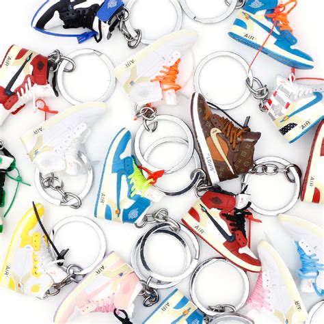 Брелок-кроссовок Nike Cobrending - купить по выгодной цене в интернет ...