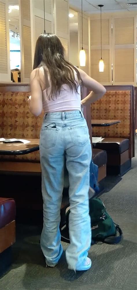 Cute Ass VPL In Jeans Tight Jeans Forum