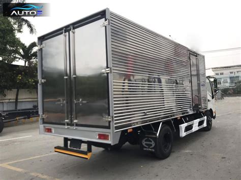 Xe tải Hino XZU710L 2 5t 4 5m thùng kín inox