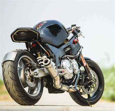 Honda CBR1100XX Blackbird A Naked Street Fighter