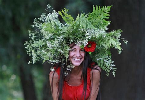 Hot Summer Days Midsommar Face In Trees Traditional Ukrainian