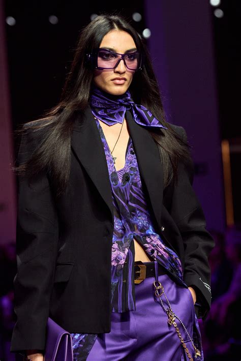 Versace Spring 2023 Fashion Show Details The Impression