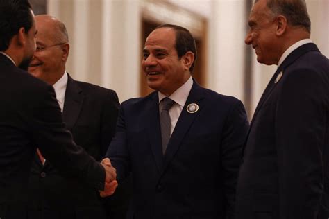 Al Sisi abre la cumbre de El Cairo con una llamada a la resurrección