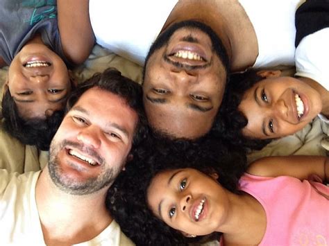 Gay pai e muito feliz uma série de histórias de amor