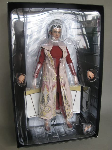 Desmond Collection Hot Toys Princess Leia Bespin Version