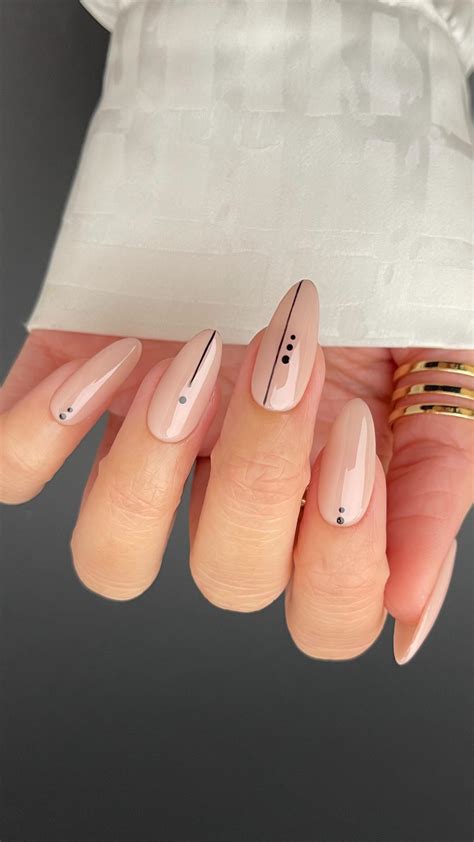 minimalist nail color 10