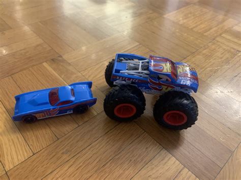 Prodajem Hot Wheels Monster Truck Vulkan