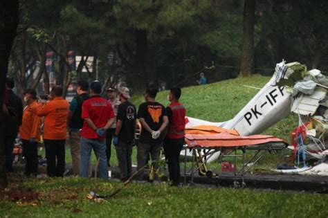 Pesawat Latih Jatuh Di Bsd Tangsel Tim Knkt Turun Tangan Olah Tkp