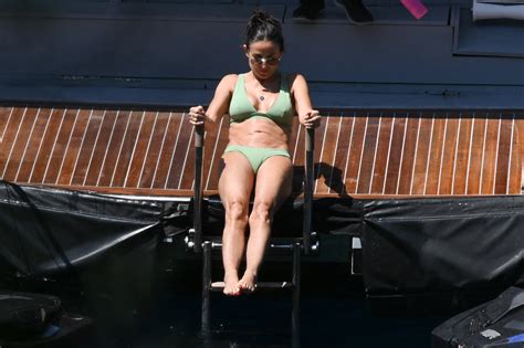 Al Natural Y Sin Filtros Demi Moore Muestra Cuerpazo En Diminuto Bikini