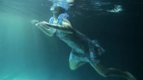 Big Bouncing Tits Underwater In The Pool