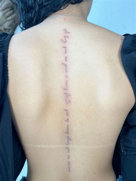 Tattoo Feminina Na Costa - Descubra 34 ideias de Tattoo costas e frases para tatuagem feminina ...