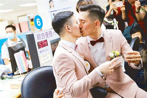 Vatican Oks Blessings For Same Sex Couples In Landmark Ruling The Philippine Star Newspaper