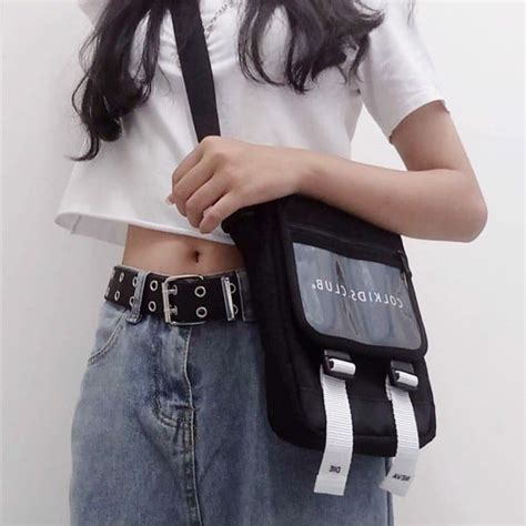 Top 10 mẫu túi đeo chéo local brand hot nhất 2023