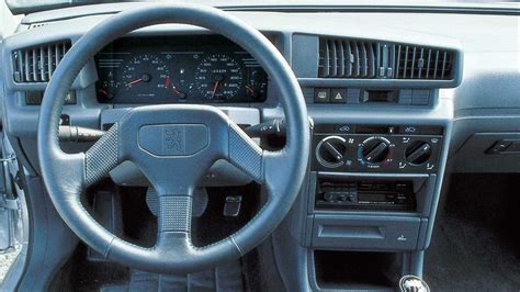 Peugeot 405 : la dernière berline "mondiale" du Lion