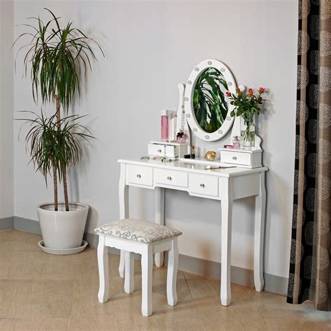 Высокий туалетный столик с барным стулом 92 фото