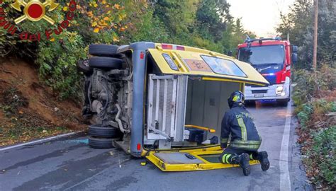 Scuolabus Con Bimbi A Bordo Si Ribalta A Rocca Di Papa Almeno In