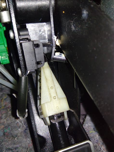 Замена втулки микровыключателя датчика сцепления ВАЗ 2190 Гранта — DRIVE2