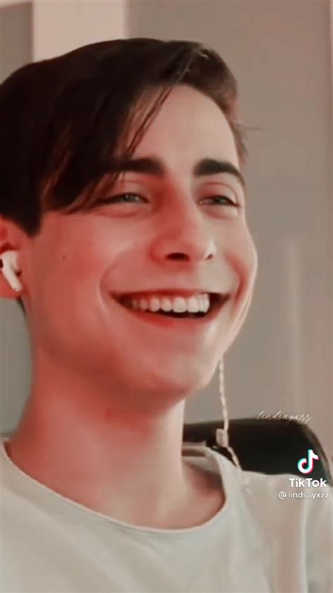 Aidan Gallagher Ideas Future Boyfriend Funny Umbrella Hot Actors