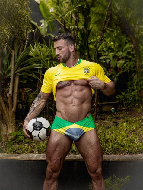 Ator Porn Espanhol Afirma Que Camisa Do Brasil Aumentou Do Seu Lucro Na Venda Em Seus