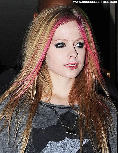 Avril Lavigne Brit Awards Celebrity Beautiful Babe Posing Hot Awards