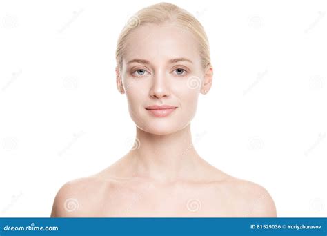 Belle Jeune Femme Blonde Avec La Peau Parfaite Photo stock Image du vivacité adulte