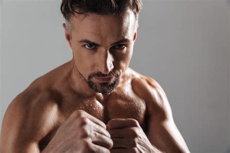 Premium Photo Close Up Portrait Of A Concentrated Mature Shirtless Sportsman