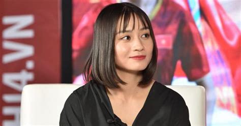 Hot girl bóng đá Hoàng Thị Loan Em yêu người kém tuổi hay yêu xa đều