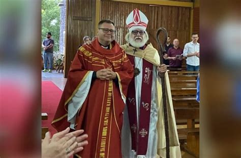 Igreja Anglicana De Caxias Do Sul Ordena Sacerdote Gay