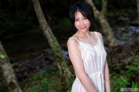 Hibiki Natsume 夏目響 Graphis Gals Modest and Mature Vol 04