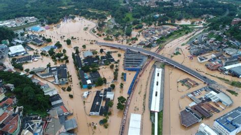 Chuvas Intensas Deixam 18 Mortos Incluindo 7 Crianças No Fim De