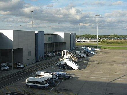 Luton Airport - Wikipedia