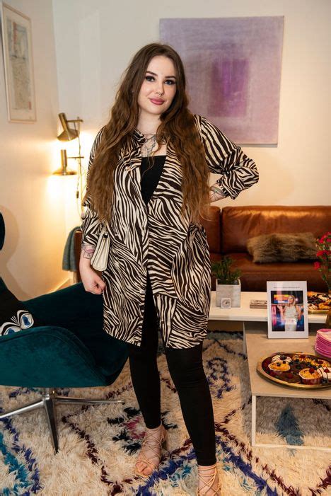 Naked Attraction Iida tarjoaa escort palveluja ja etsii treffiseuraa alasti tv ssä Ilta Sanomat