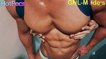 Gros Muscle Se Laver Et Adorer Sous La Douche Xvideos