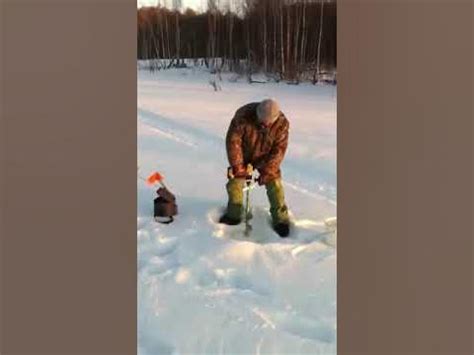 Бурение льда шуруповертом Dewalt 985 - YouTube