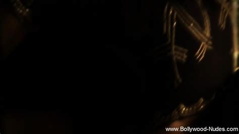 Revealing Her Sexy Tummy In This Hot Belly Dancing Video