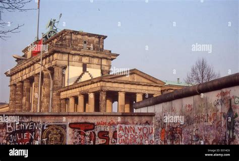 The Brandenburg Gate and the Berlin Wall in Berlin, 1988 Stock Photo ...