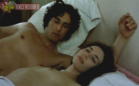 Naked Isabelle Le Nouvel in La Parenthèse enchantée