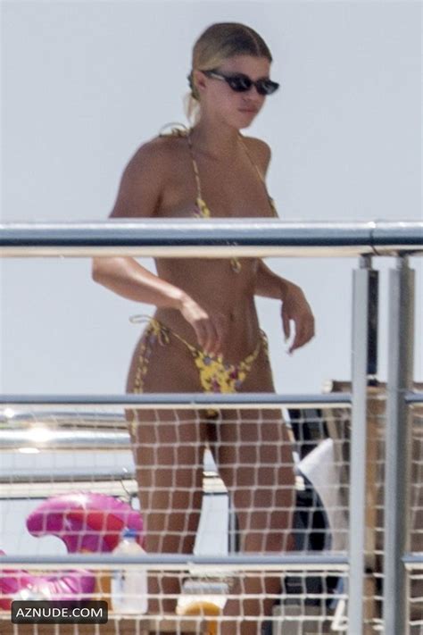 Sofia Richie Shows Off Her Bikini Body On A Yacht In Capri Aznude