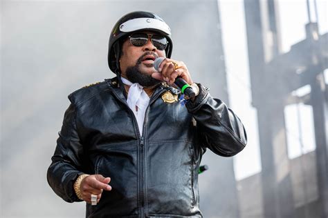 Vocalista do Village People processará quem disser que YMCA é sobre sexo gay