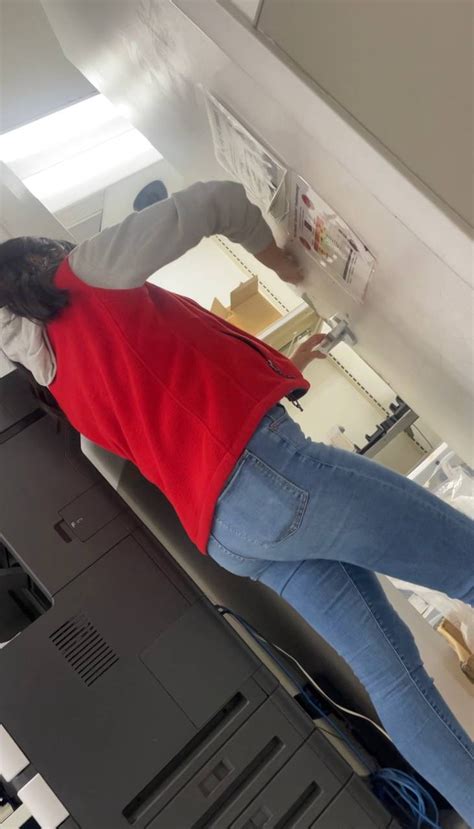 Cute Target Employee Showing Off Her Nice Ass Tight Jeans Forum