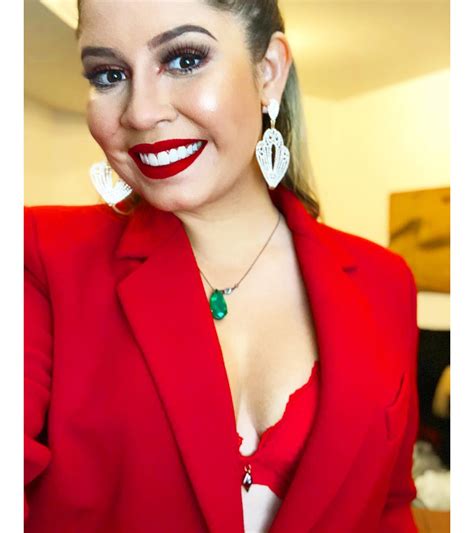 Foto Marília Mendonça apareceu lingerie vermelha à mosta em foto no sábado Purepeople