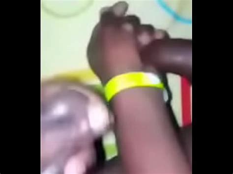 Mes deux amis gays m ont baisé chez eux jusqu à j ai joui XVIDEOS