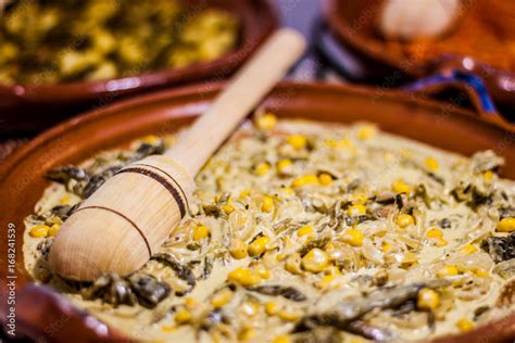 Plato Tradicional De Comida Mexicana Rajas Con Crema Y Elote Cazuelas