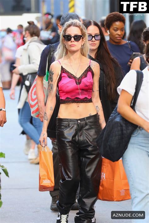 Halsey Sexy Seen Showing Off Her Hot Figure Wearing A Crop Top In New York City Aznude