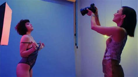 Watchme Sex Sells Kritik Der Pilotepisode Der Zdfneo Serie