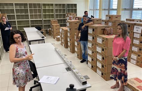 Urnas Eletrônicas São Preparadas Para Votação Em Segundo Turno Em Araxá