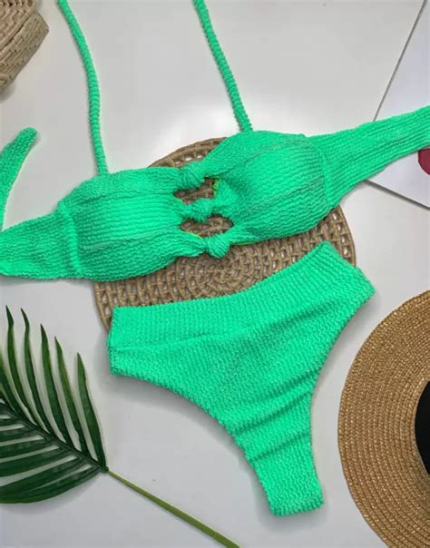 Conjunto Tomara que Caia Verde Limão Calcinha Hot Pant
