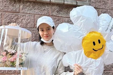 Người đẹp phim Sex is Zero tuổi 44 có làn da hack tuổi nhờ 3 việc làm đơn giản mỗi ngày