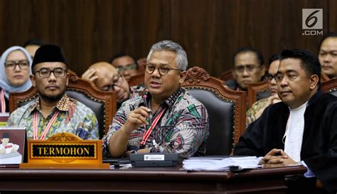 FOTO Tim Kuasa Hukum Prabowo Sandi Bacakan Gugatan Pilpres Foto